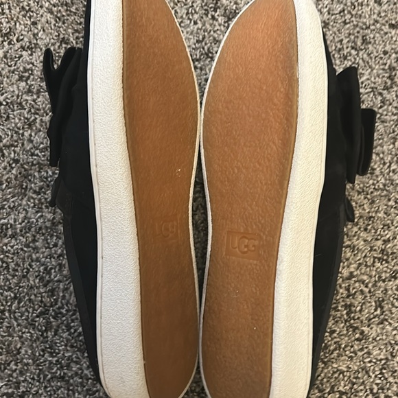 UGG Black Mules with Crossover Design and Open Back - Picture 6 of 12